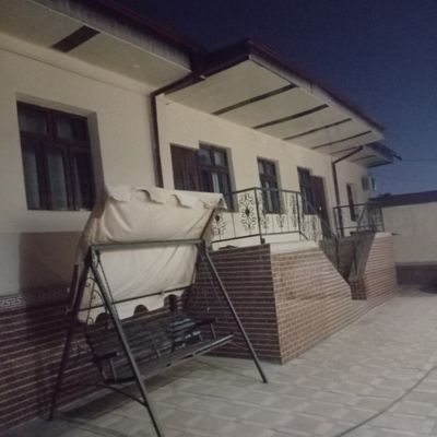 Uch qahramon parvoz mahalada