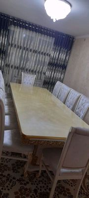 стол и стул гостиной