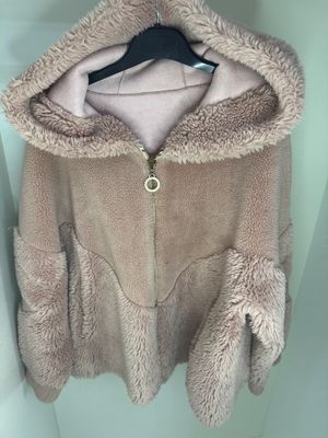 Демисезонная куртка в стиле teddy