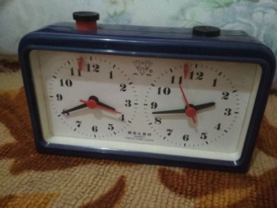 Шахматный часы работают