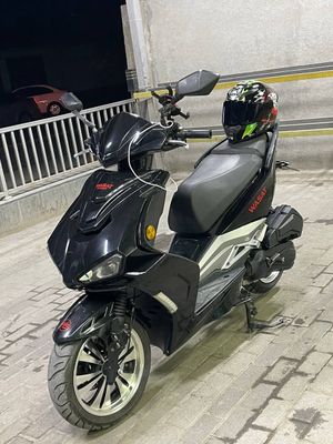 Benzinli skutr sotiladi