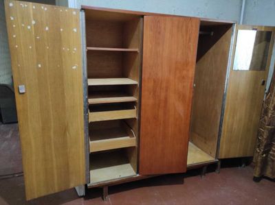 Продается платяной шкаф