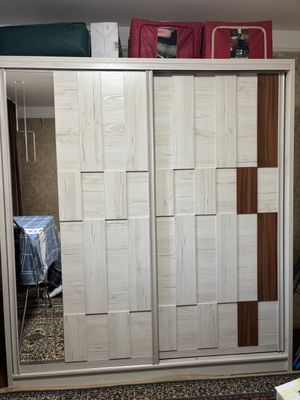 Shkaf sotiladi