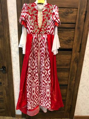 изысканное праздничное платье