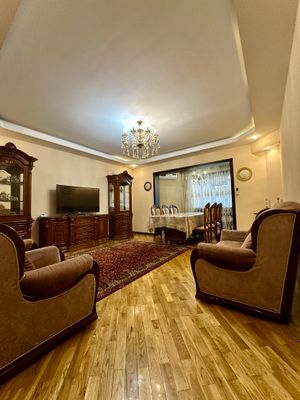продаётся трёхкомнатная квартира в центре городе