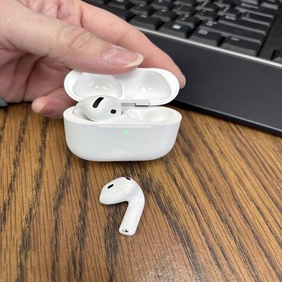 Airpods 4 Левый наущник