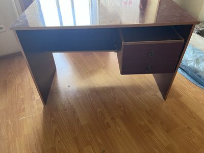 Продается Писменный стол очень качественный