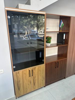 Шкаф для документов с стеклом