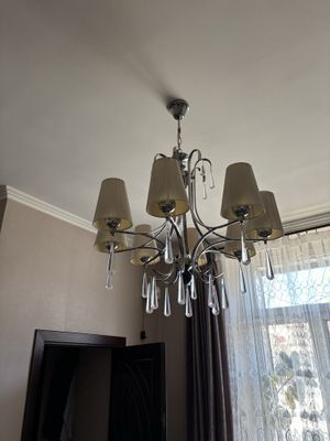 Красивая люстра с двумя бра в комплекте