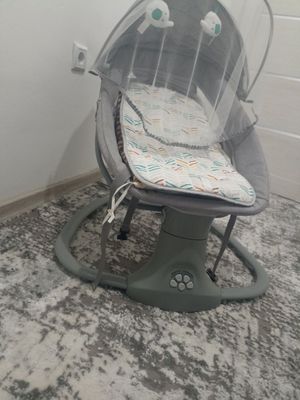 Bolalar belanchagi yangiday turibdi