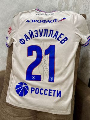 Оригинал форма с автографом Аббос Файзуллаев