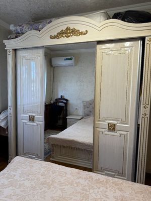 Роскошный спальный гарнитур в идеальном состоянии.