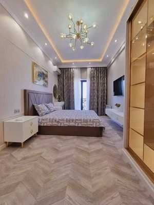 Мирзо-Улугбек рядом с метро сдается 2 комнатная квартира А.