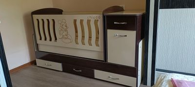 Детская кровать и шкаф