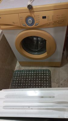 Стиральная машина . Холодильник