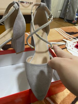 Женские туфли серого цвета