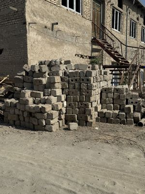 Shlaka blok sotiladi 3200 som