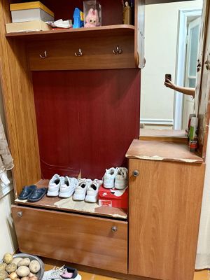 Продается прихожая ,не большая