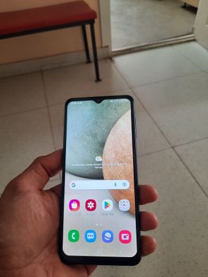 Samsung A12 sotilad