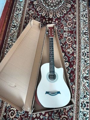 Srochna sotiladi yengi gitara