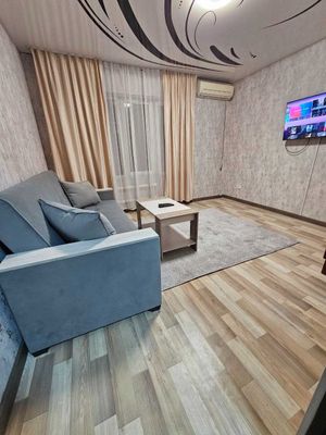 Аренда 1 комнатной кв. ТОЛЬКО СЕМЬЯ ЗАГС Депозит 100 у. е. Маклеру 50%