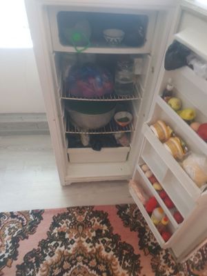 Холодильник сотилади