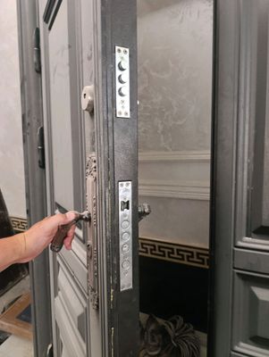 Темир эшик сотилади замок алмаштириш керак