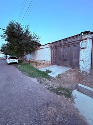 Hovli sotiladi. 4 sotix, qulay joy, hujjatlar tayyor.