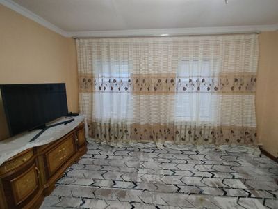 Просторный дом с участком и удобной локацией — Троицк, Чирчик