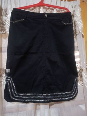 qora yupka qora koʻfta pushti koʻynak