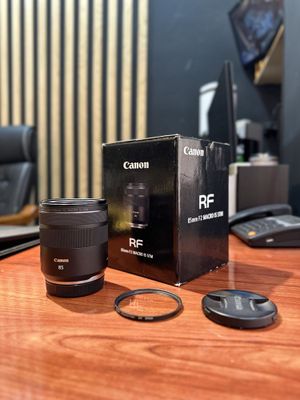Canon RF 85mm obyektiv srochno sotiladi holati yangidek