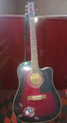 Akkustik gitara sotiladi