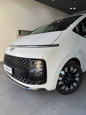 Hyundai Staria Luxe