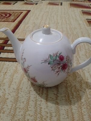Продаётся старинный чайник большой 100000 сум