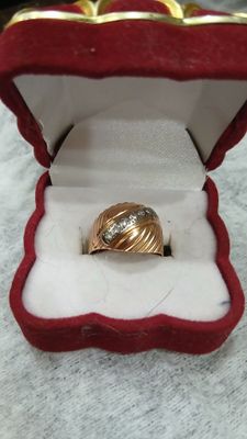 Продается золотое кольцо с якутскими брильянтами - 4.90гр