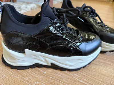 Модные кроссовки для женщин