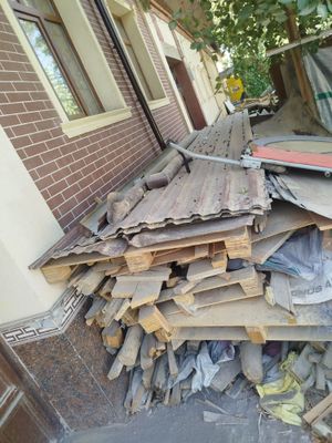 Туникалар ва тахталар сотилади .
