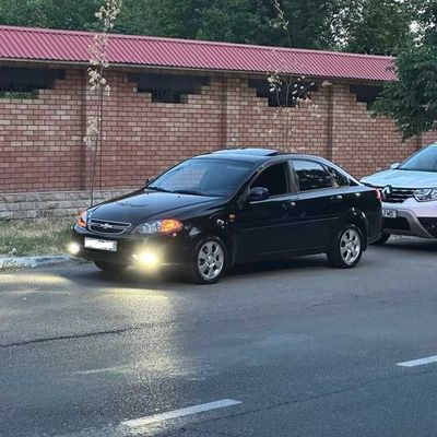 Gentra Lacetti qora 2022 SOTILADI