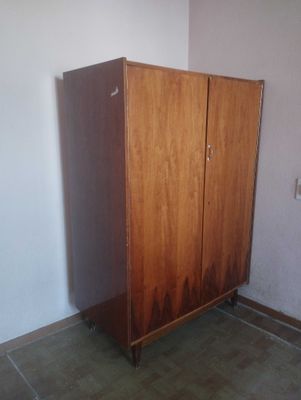 Шкаф сотилади, продается шкаф