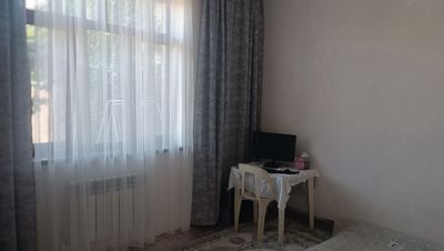 1 хона ижарага берилади.