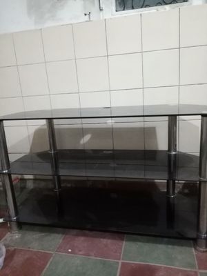 Продаётся стеклянная подставка для телевизора.