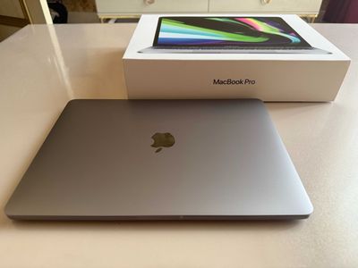 MacBook Pro 13-inch / 8GB memory / 256GB SSD - 2022