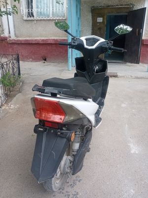 Скутер сотилади.