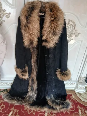 Ayollar paltosi sotiladi