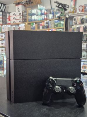 Playstation 4. 500 GB + игры топовые
