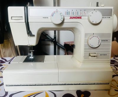 Швейная машинка Janome
