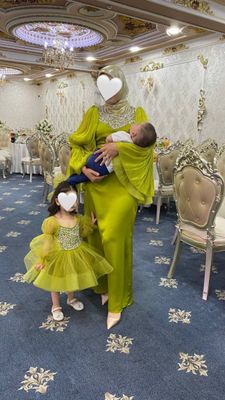 Серое и фисташковое платье мама и дочь продаются.