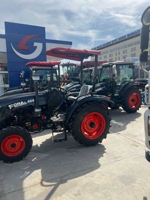 FORA 404 traktor