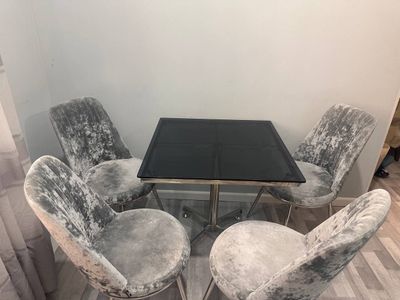 Срочно продам стол и 4 стула