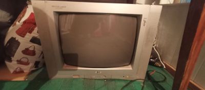 Televizor 2 dona 2 lasayam ishlaydi
